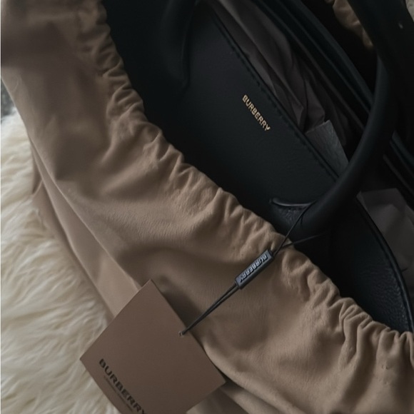 Extra Large Pristine Unused Burberry Tote - Picture 3 of 5